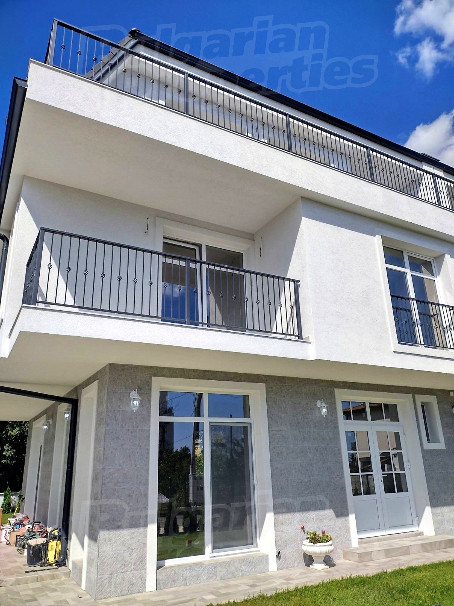outside, facade, balcony, garden