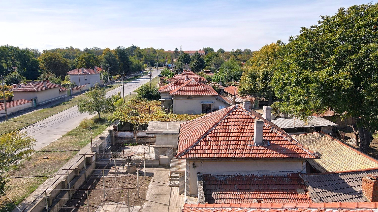 outside, view from balcony, facade, green area