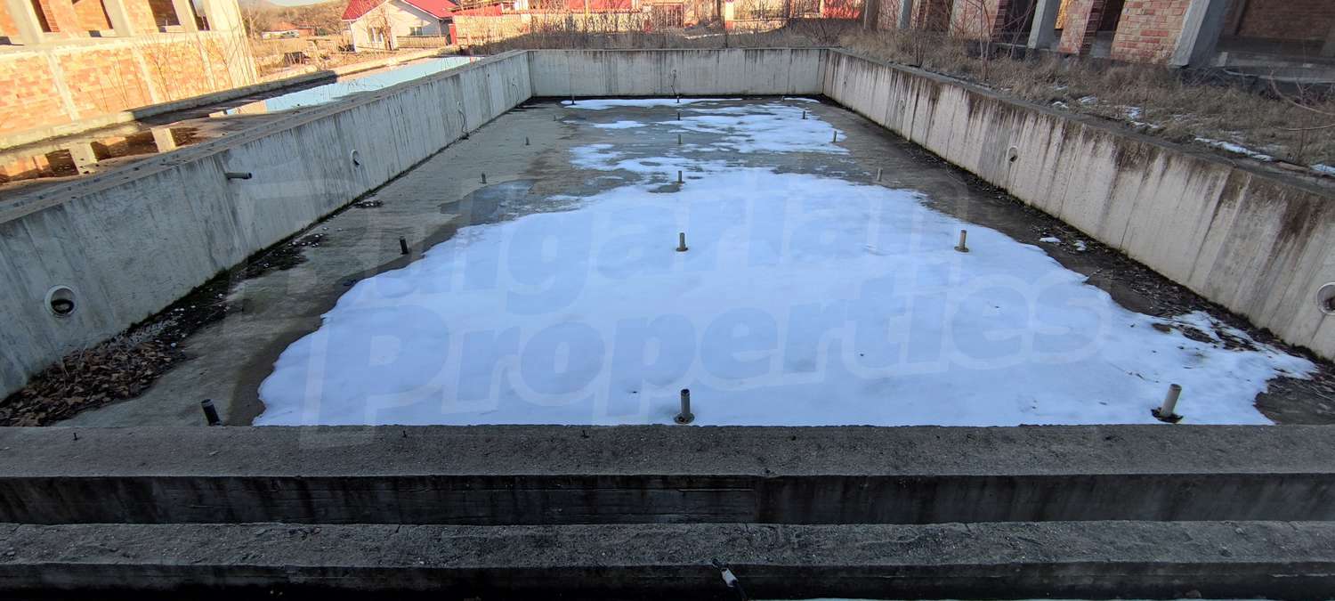 pool, outside