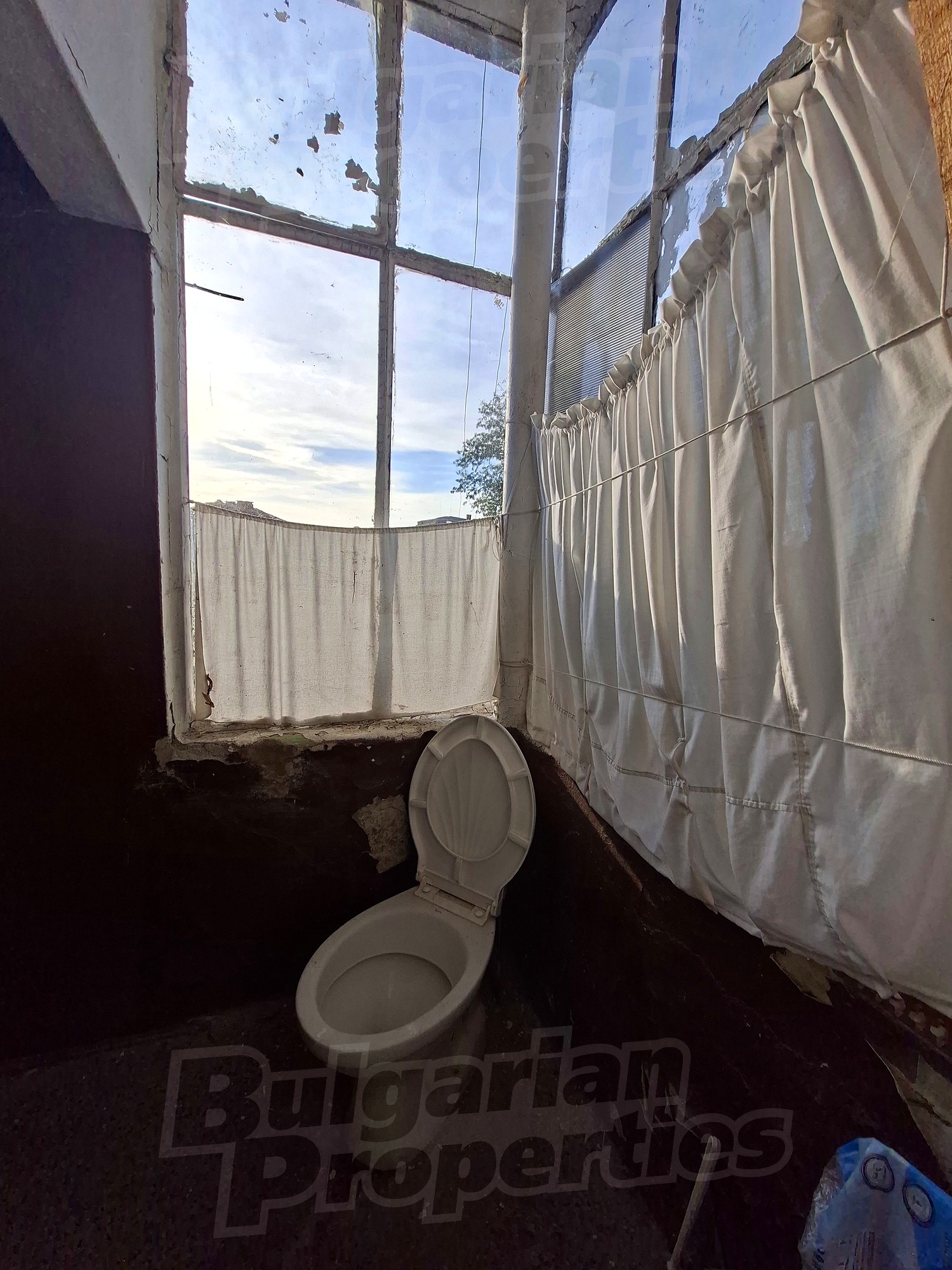 bathroom, toilet