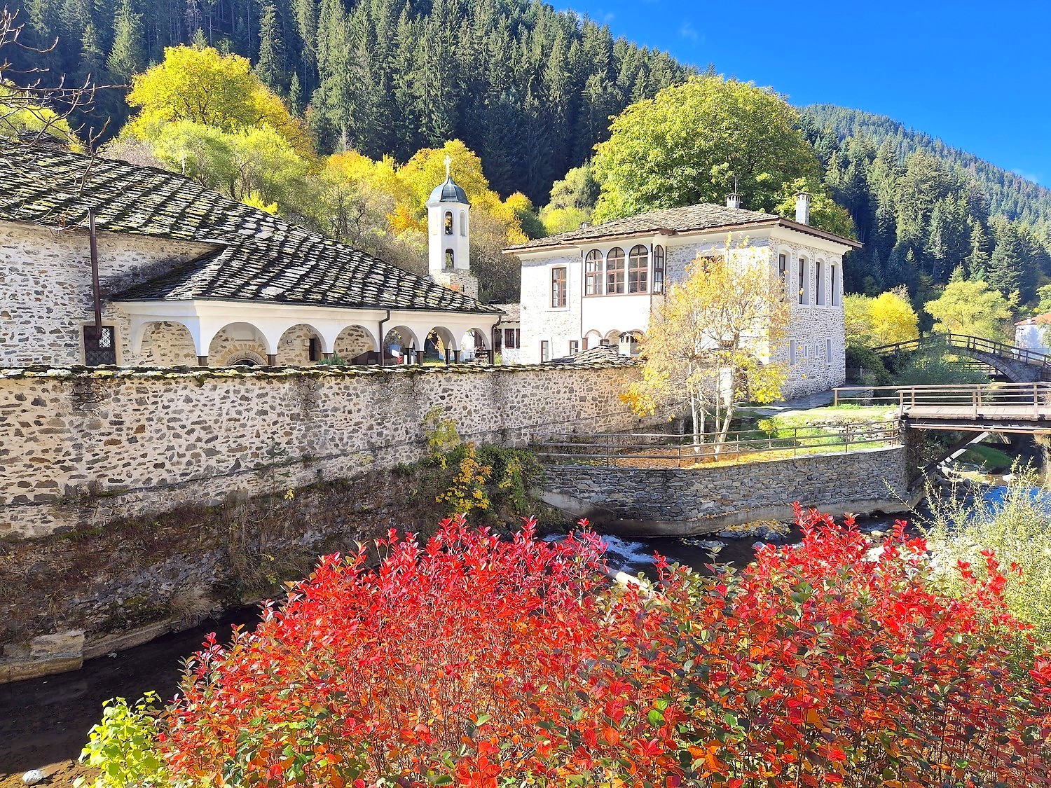 outside, facade, garden, mountain, green area