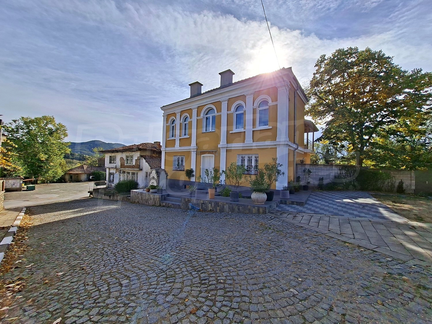 outside, facade, garden, mountain