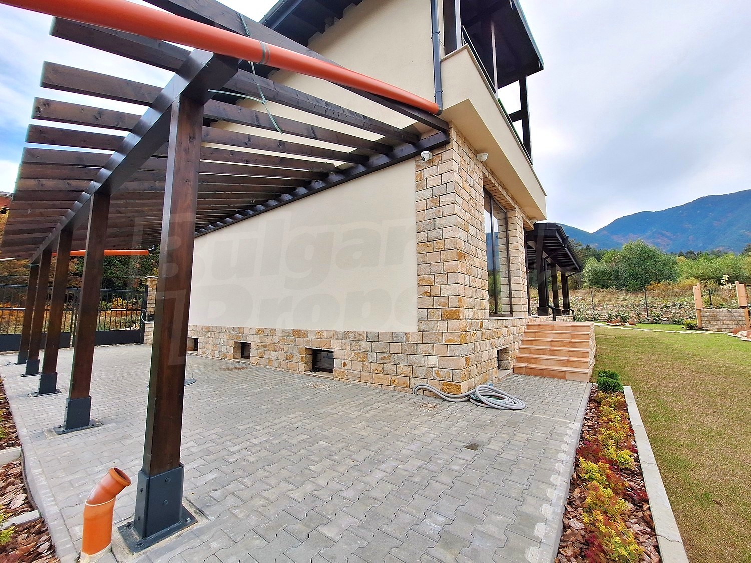 outside, facade, garden, mountain
