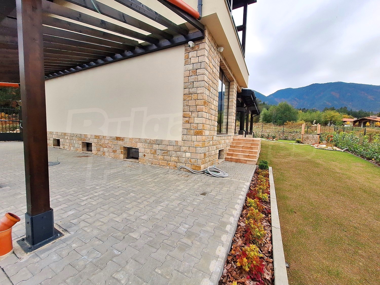 outside, facade, garden, mountain
