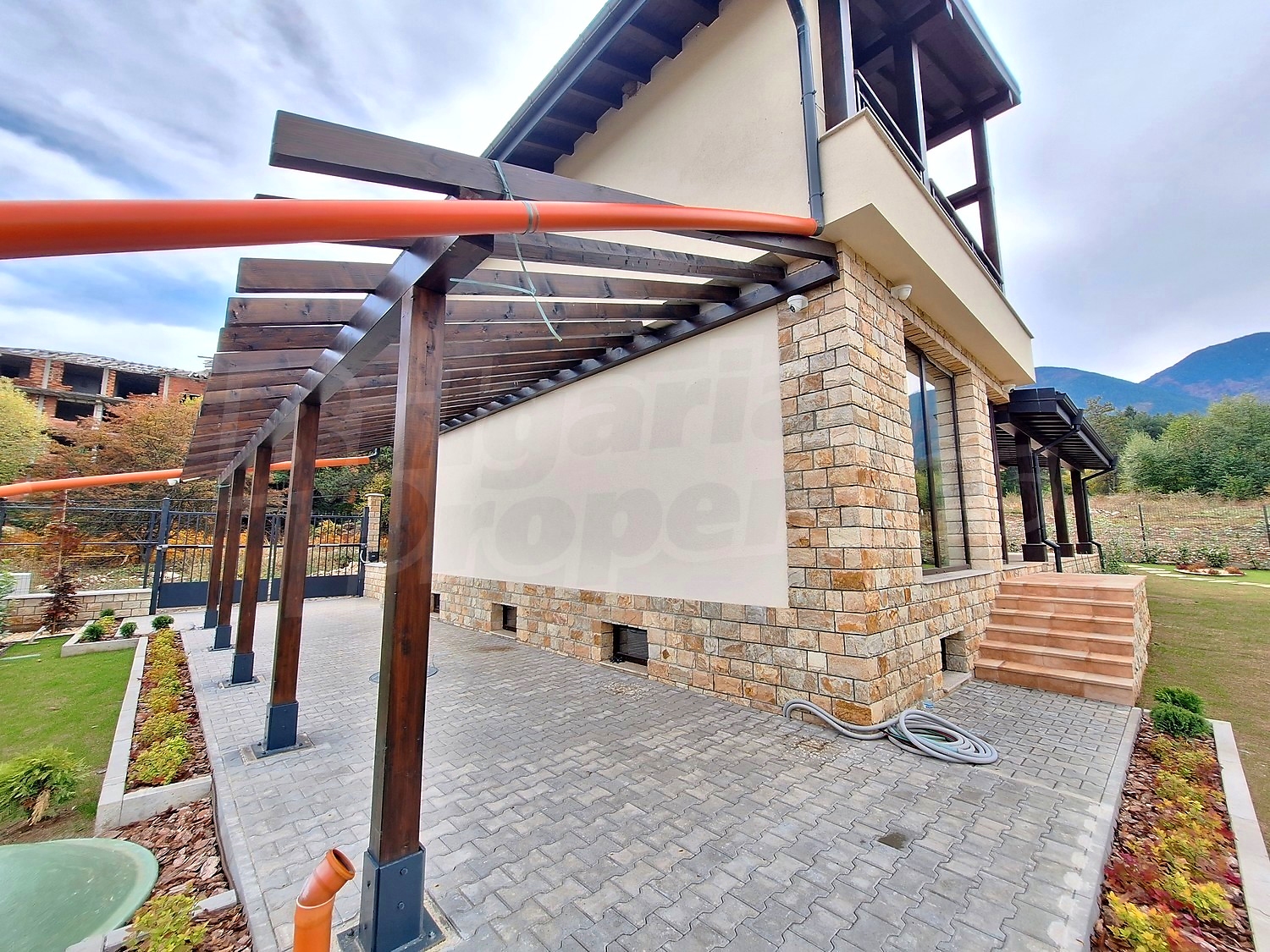 outside, facade, garden, mountain