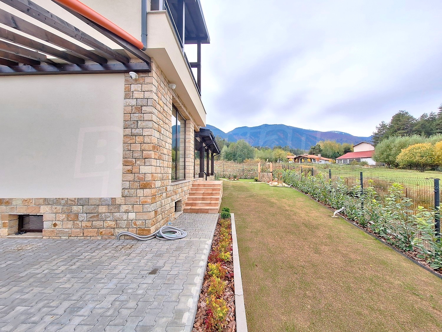 outside, facade, garden, mountain, green area