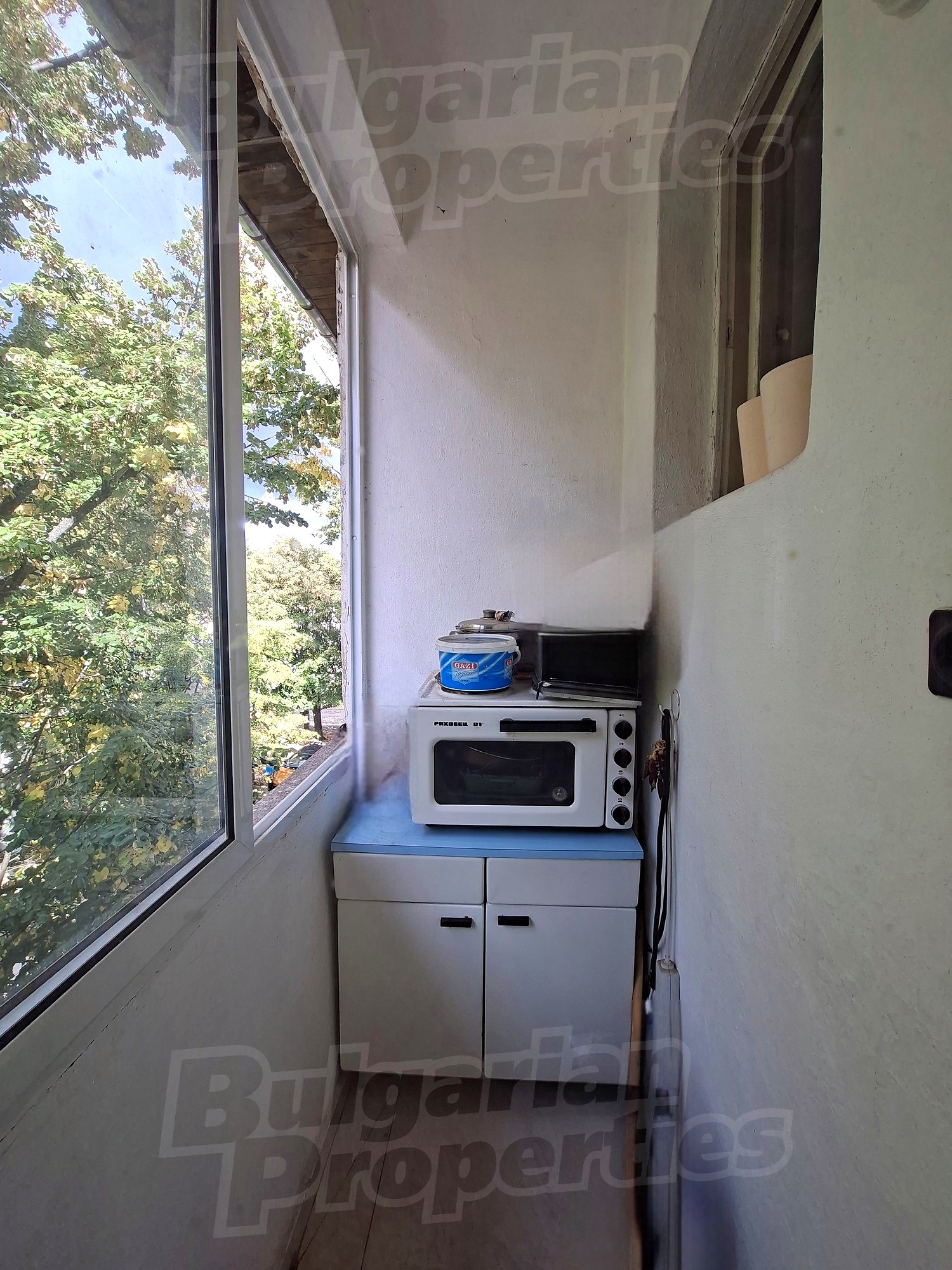 balcony, furnished, outside
