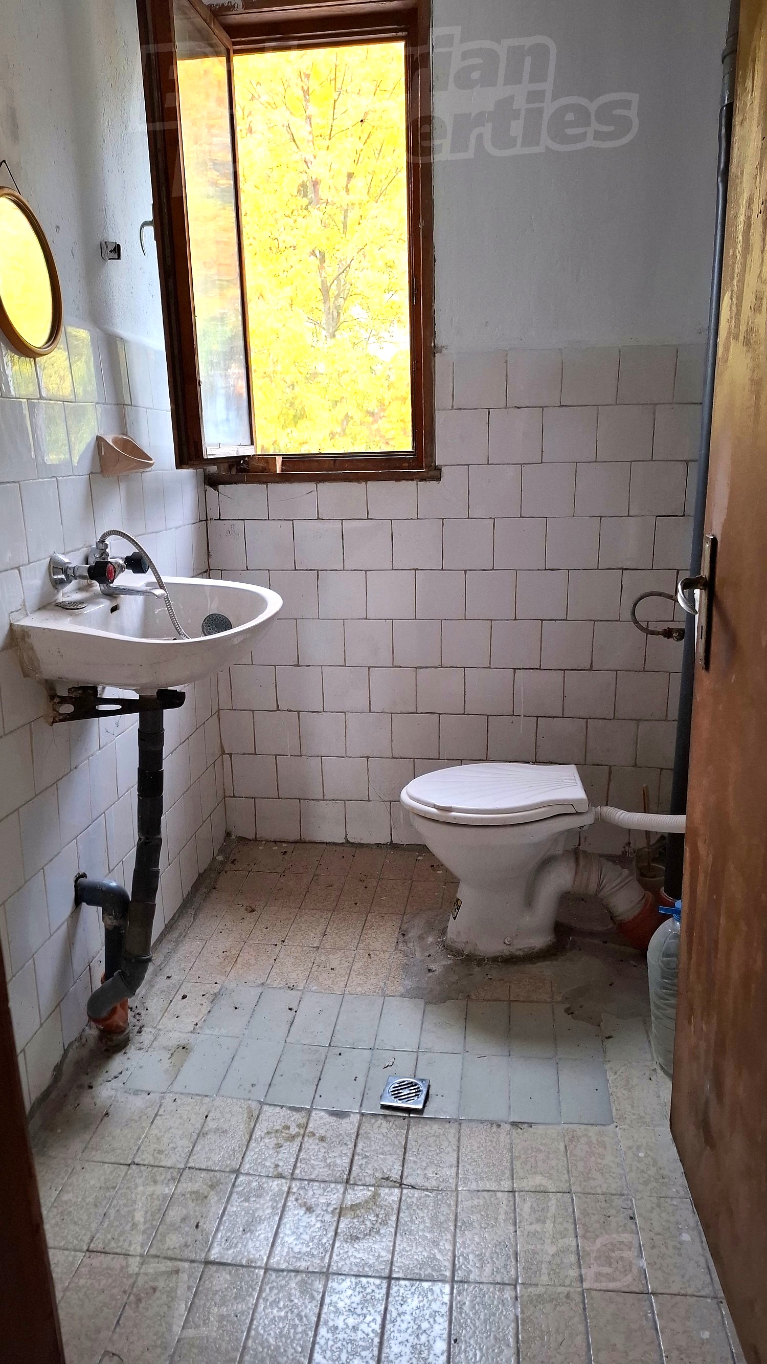 bathroom, toilet