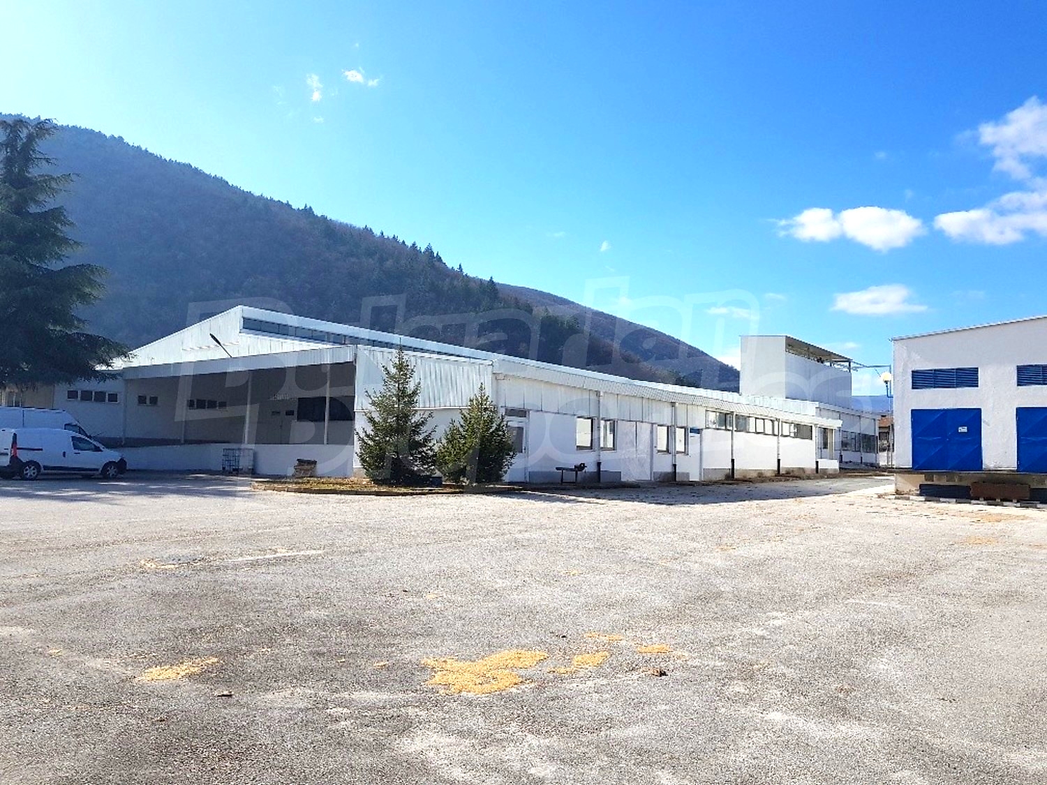 outside, facade, mountain, parking