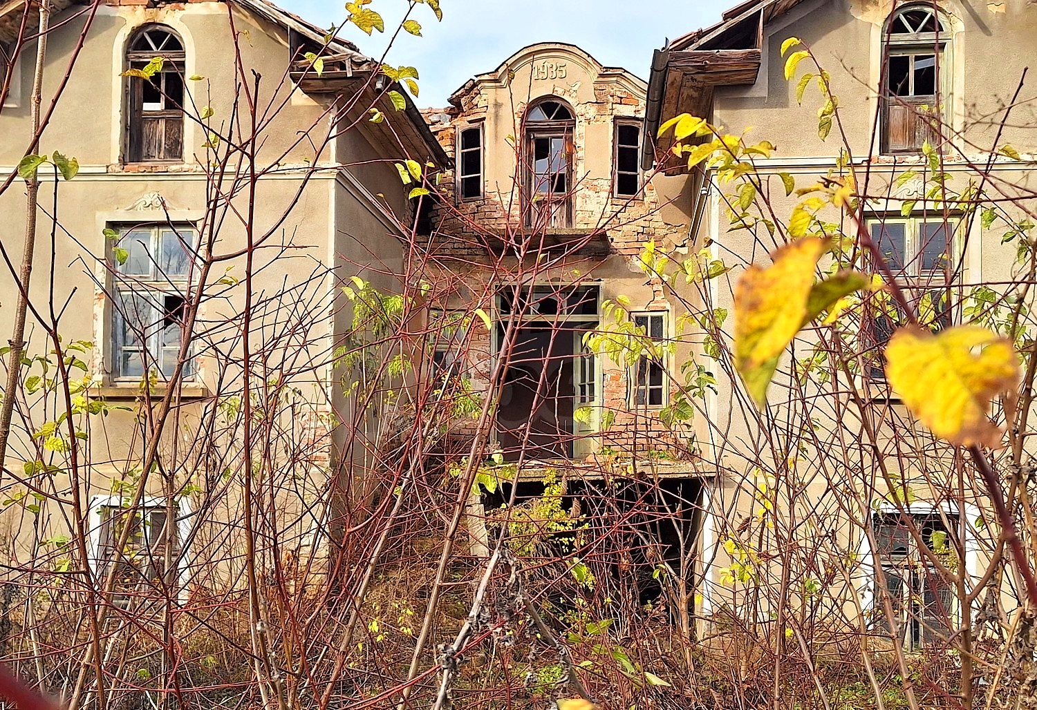 outside, facade, garden