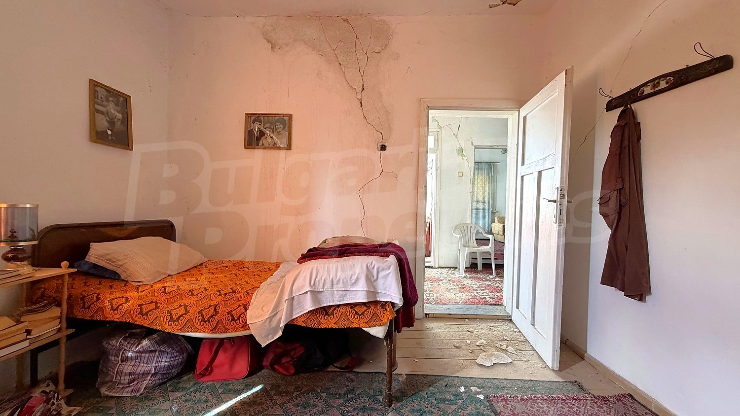 inside, bedroom