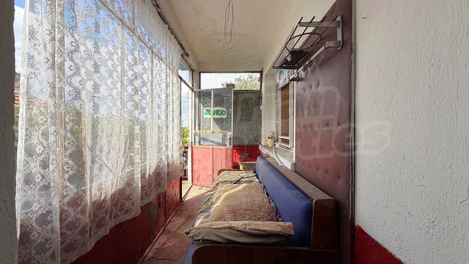 balcony, furnished, outside
