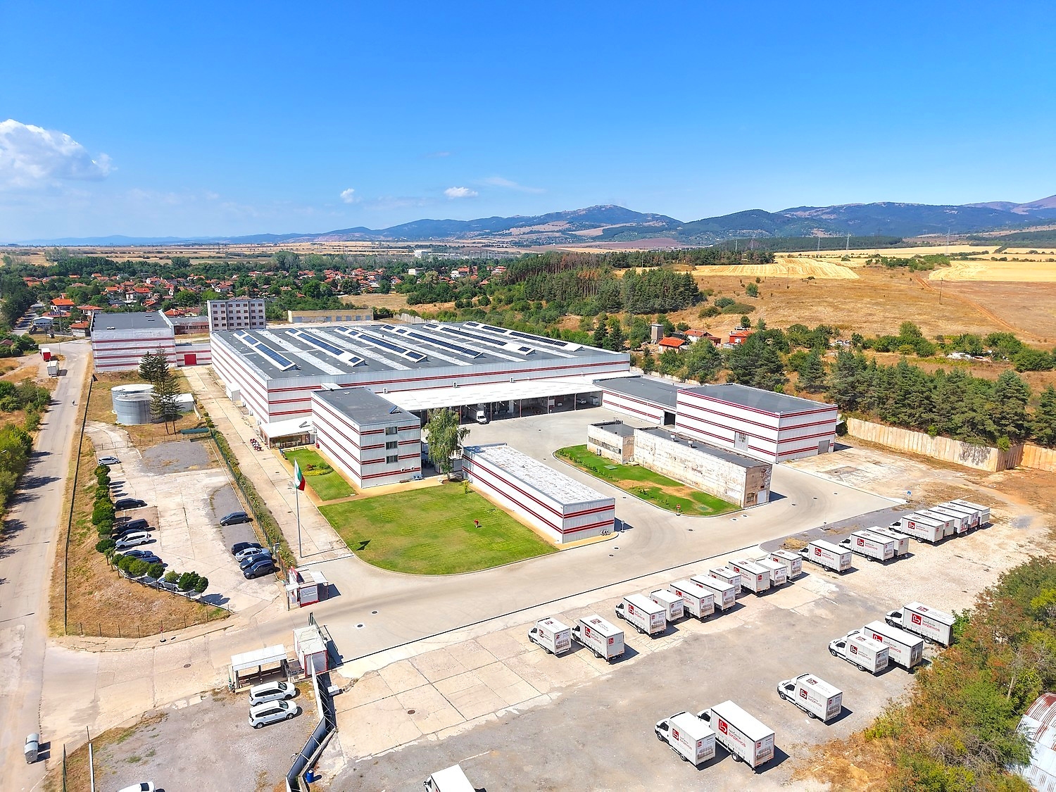 outside, facade, parking, mountain, green area