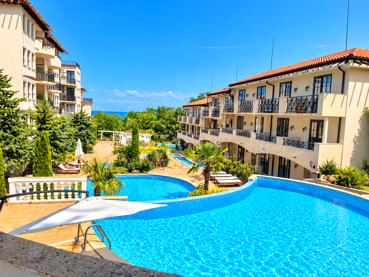 outside, pool, sea, garden