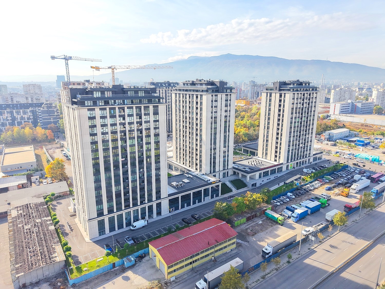 outside, facade, mountain, parking