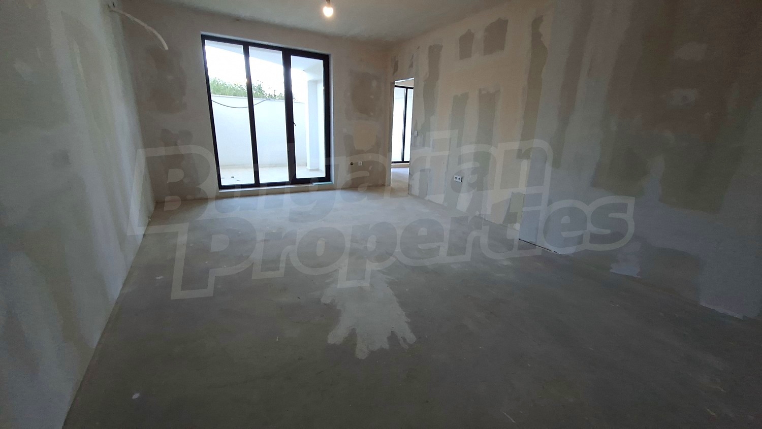 inside, unfurnished, balcony
