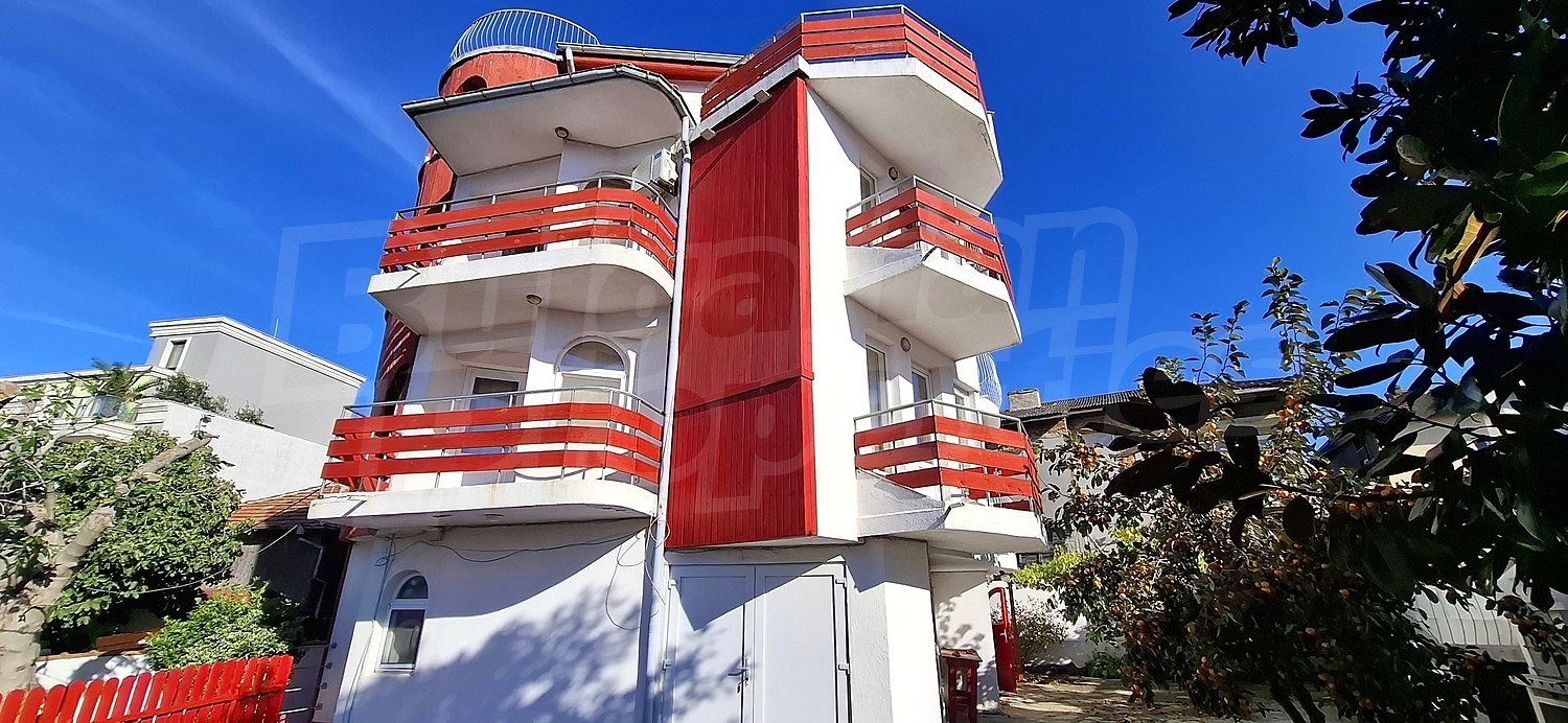 outside, facade, balcony, garden