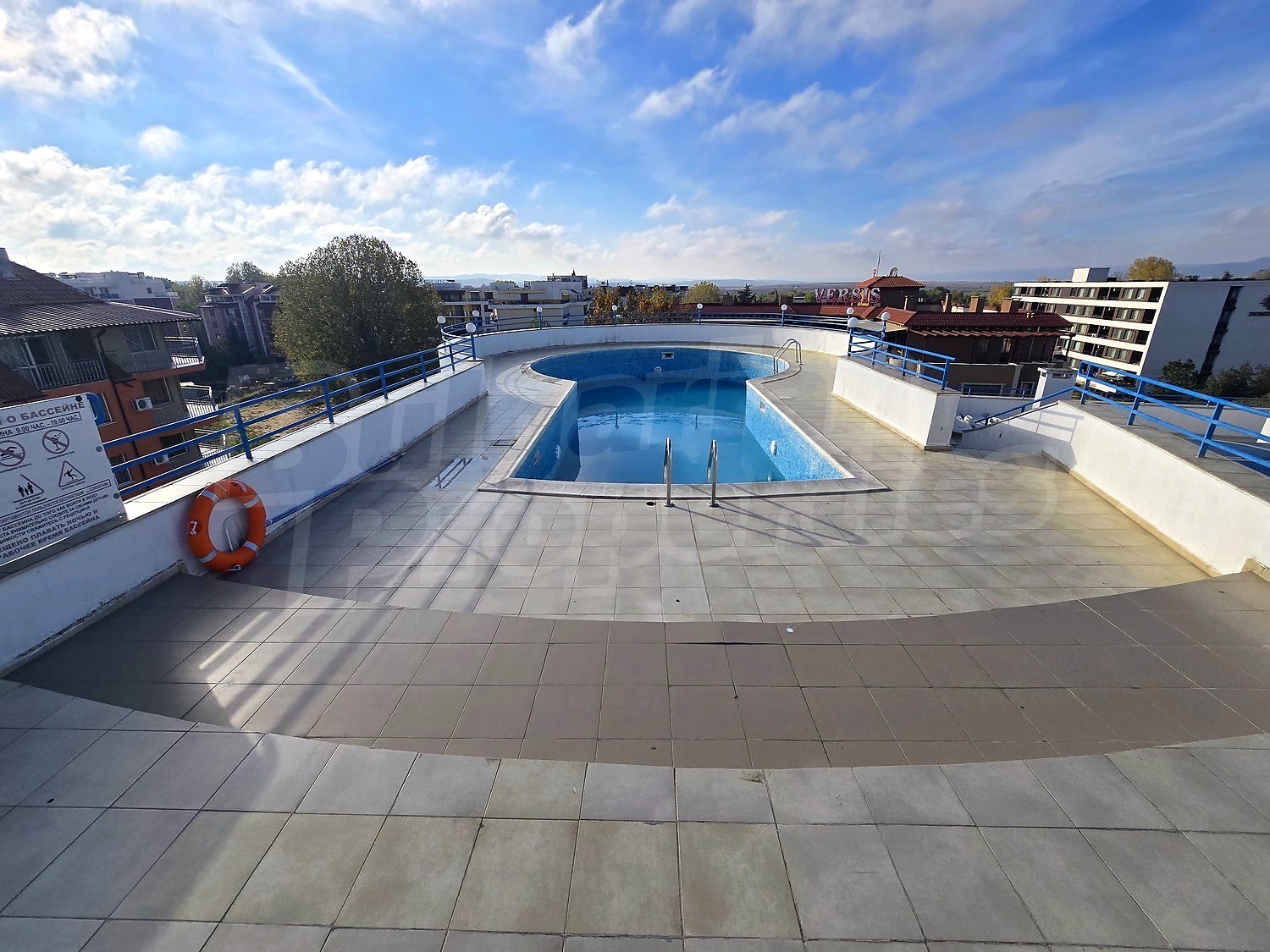 pool, outside