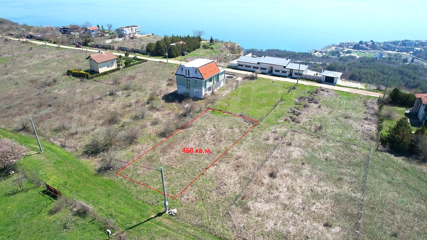 outside, view from balcony, sea, green area