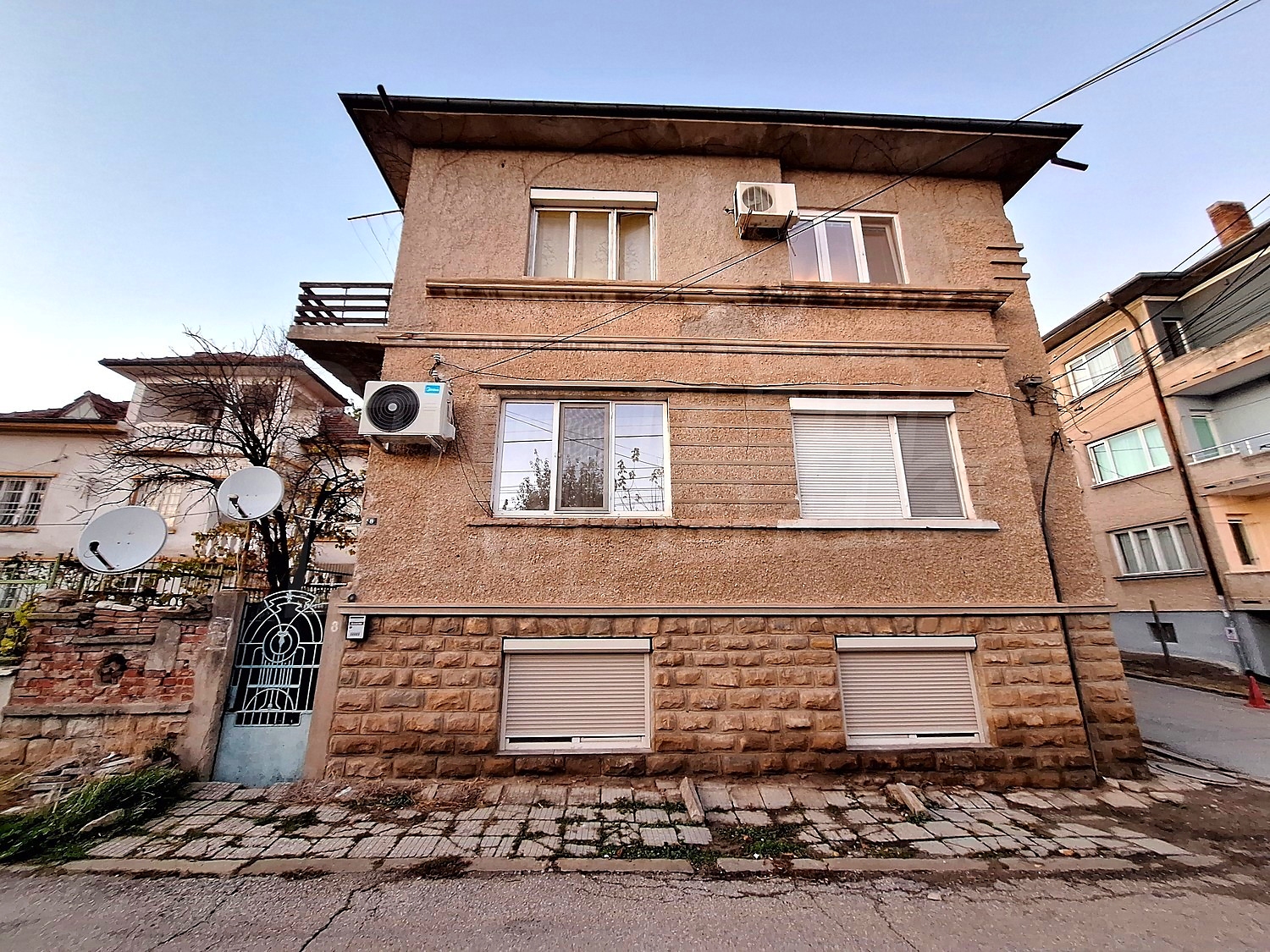 facade, outside, parking