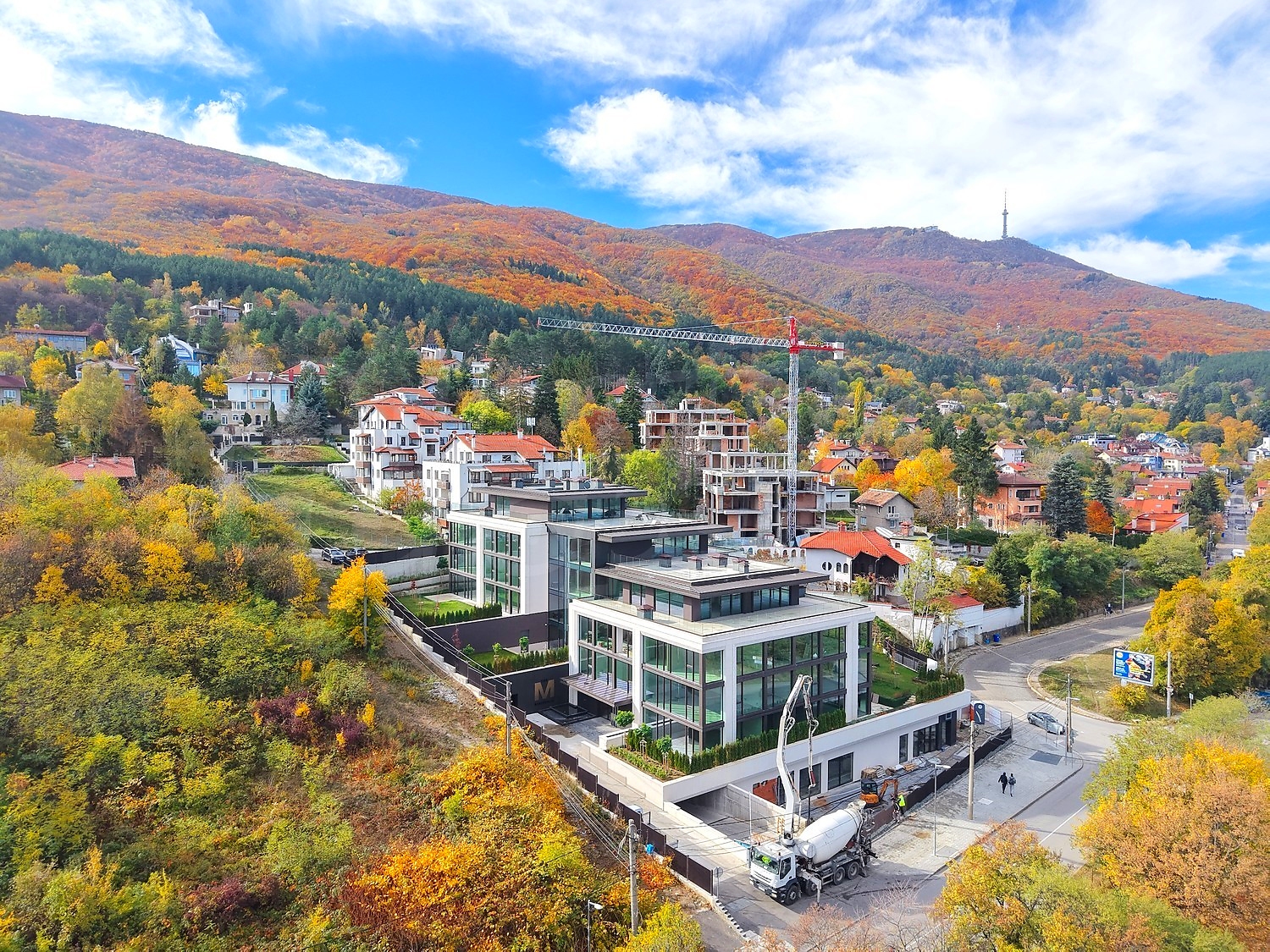 outside, facade, mountain, garden, parking