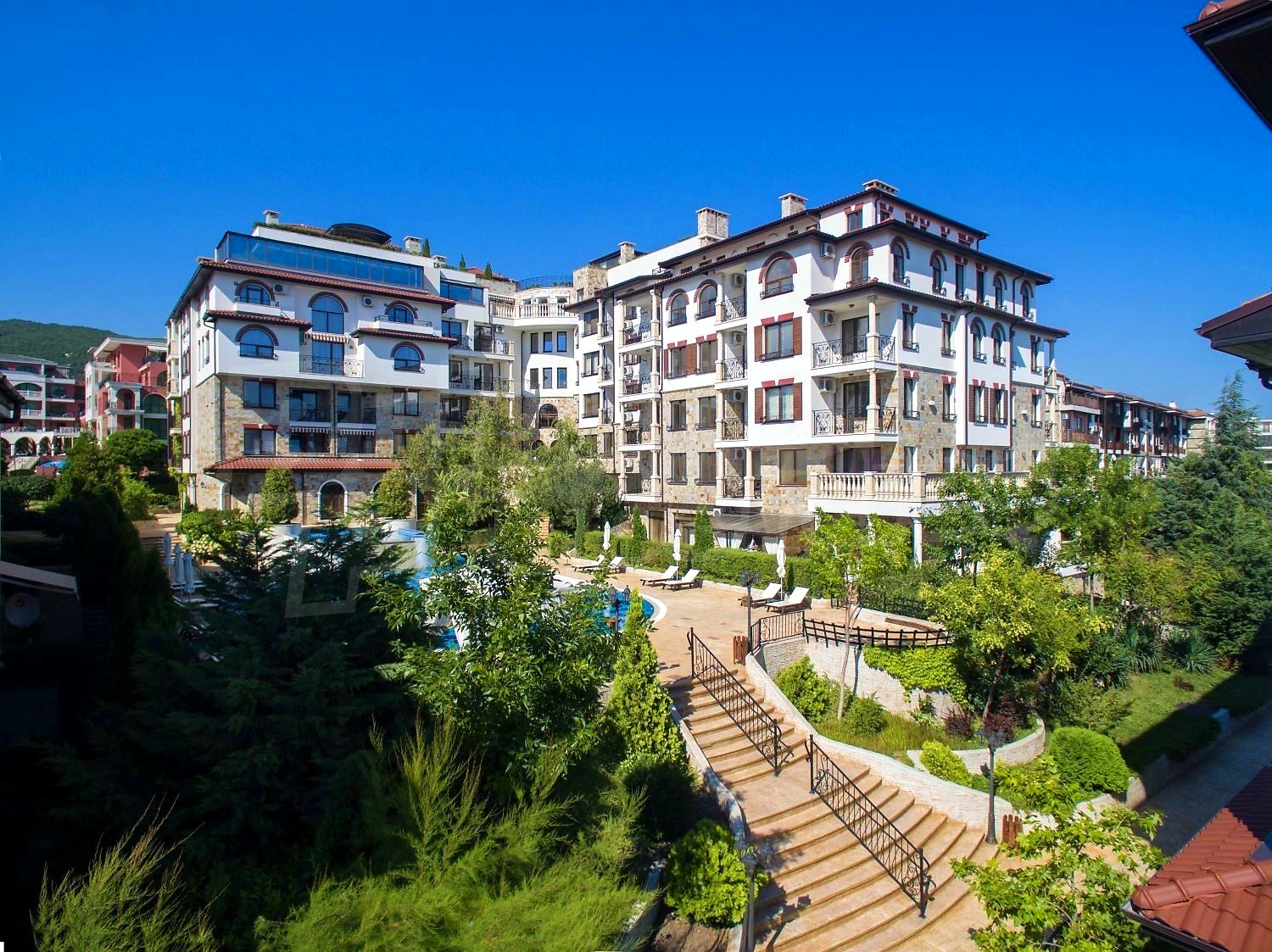 outside, facade, garden, pool, mountain, green area