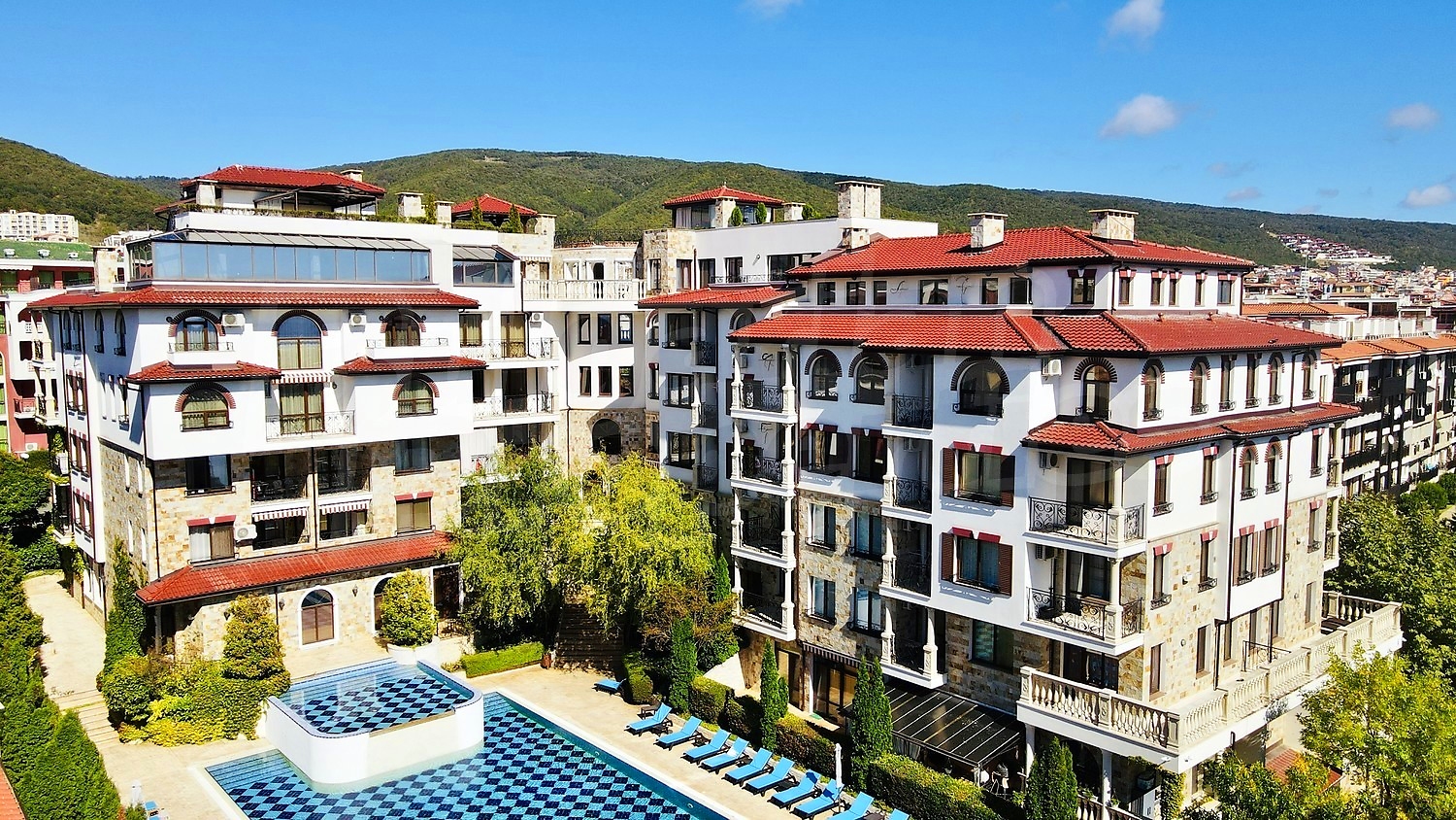 outside, facade, pool, mountain, green area