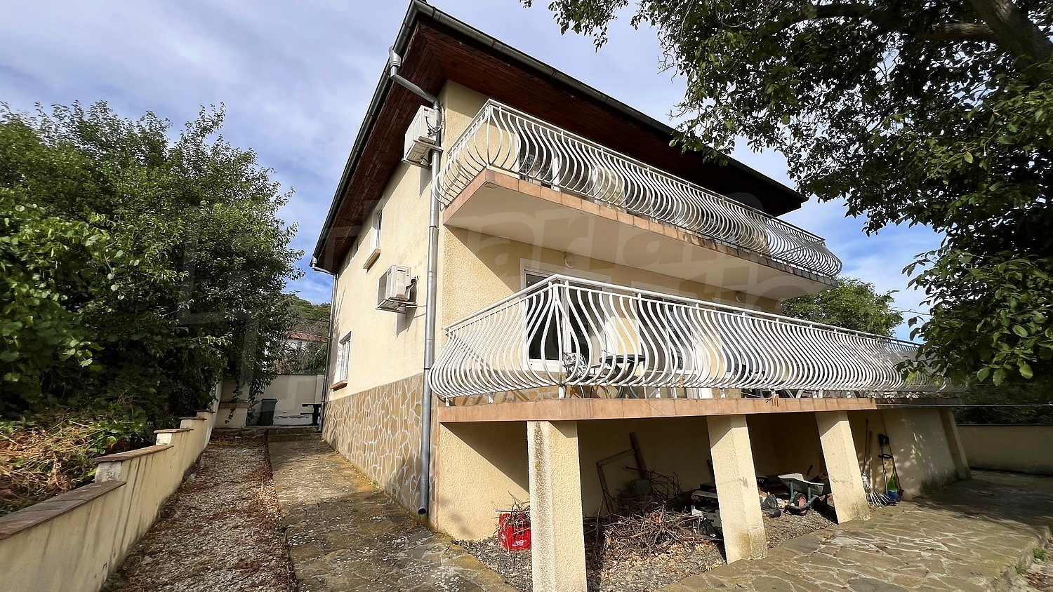 outside, facade, balcony, garden