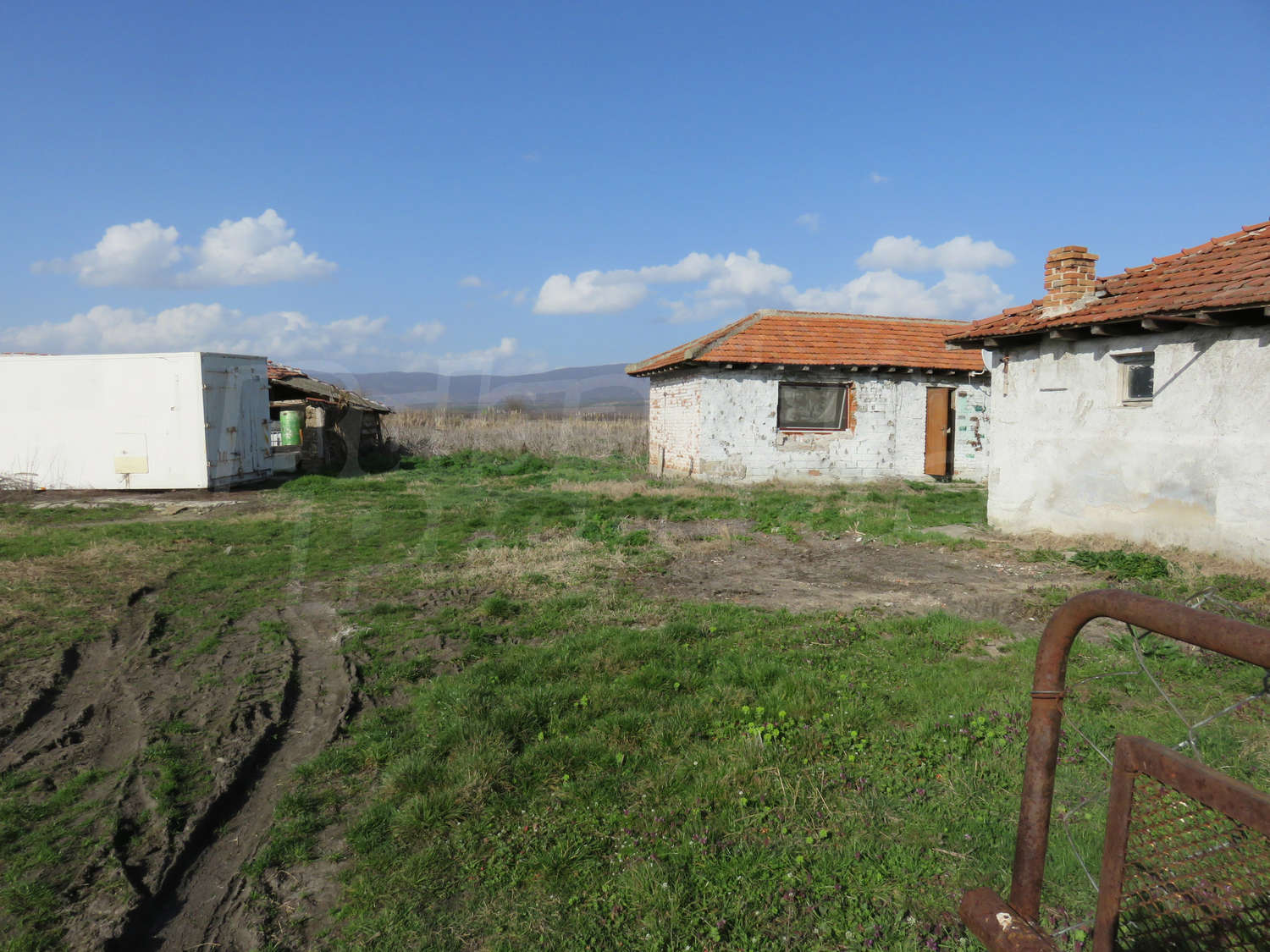 Farm for sale near Plovdiv, Bulgaria. Sheep farm with large yard and ...