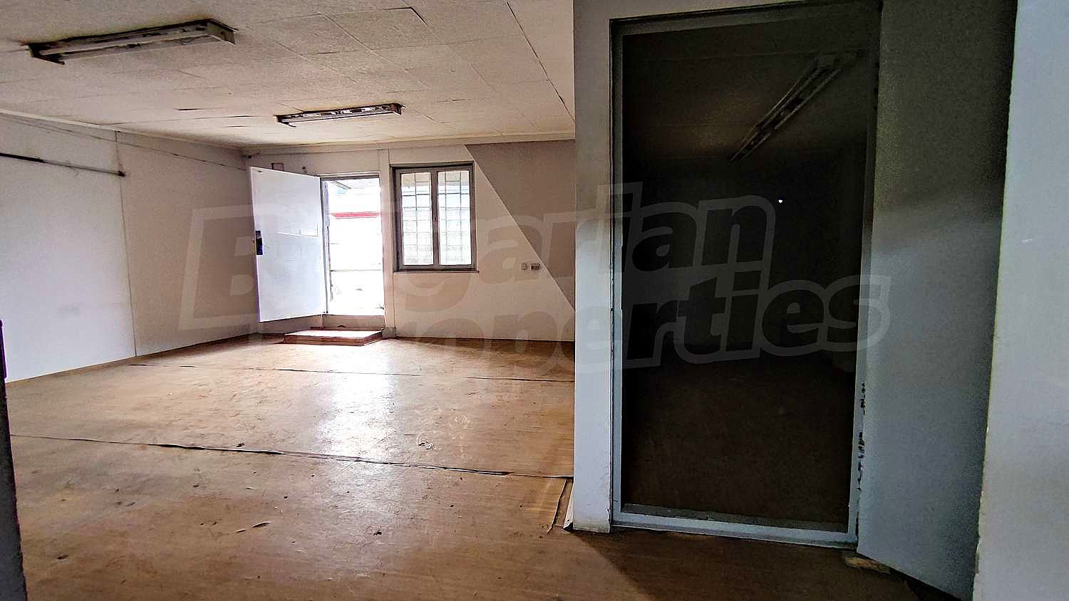 Складово помещение с лице на главна улица Складово помещение с лице на главна улица