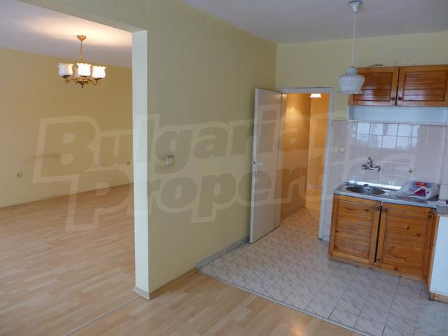 Spacious apartment with excellent location Spacious apartment with excellent location