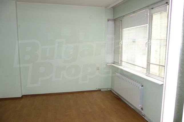 2-bedroom property suitable for living and for office next to central amenities 2-bedroom property suitable for living and for office next to central amenities