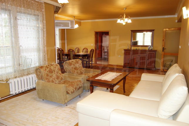 Spacious fully furnished property
Spacious fully furnished property