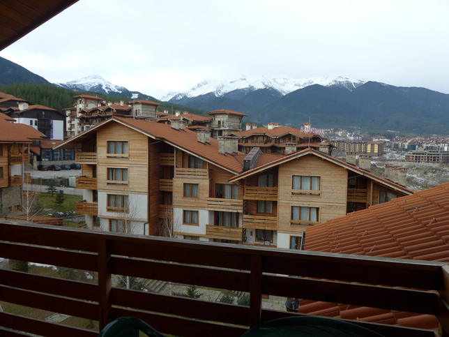 Comfortably furnished apartment in year-round luxury complex Comfortably furnished apartment in year-round luxury complex