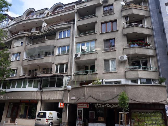 Commercial premises with excellent visibility and location in the capital Commercial premises with excellent visibility and location in the capital