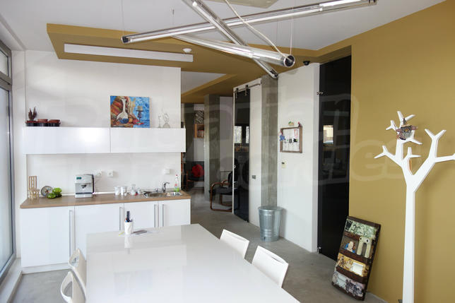 Communicative business property with quick connection to the center of the capital Communicative business property with quick connection to the center of the capital