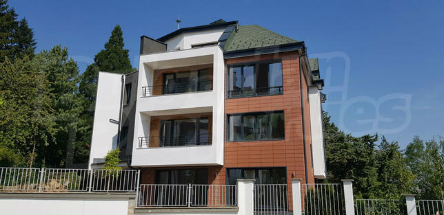 Large apartment in a well-maintained building with a prestigious location Large apartment in a well-maintained building with a prestigious location