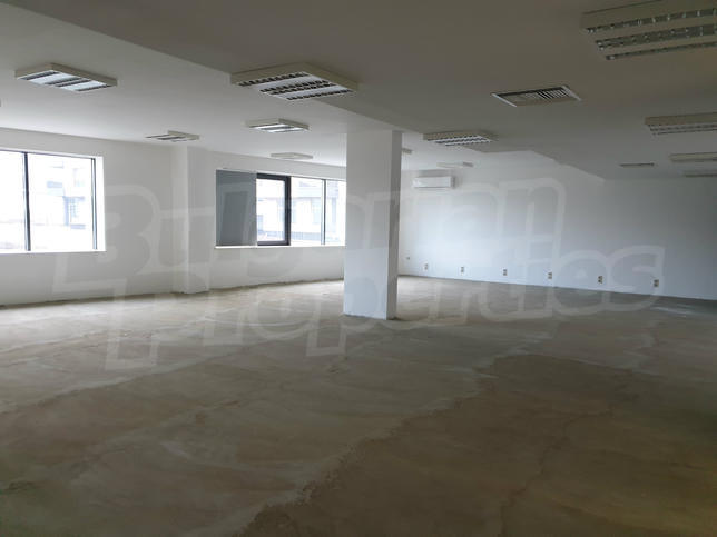 Luxury office for rent with private entrance
Luxury office for rent with private entrance