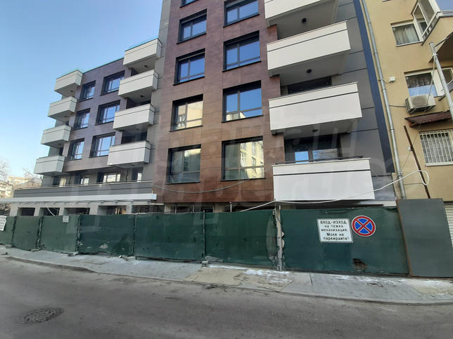 Property with prestigious location near metro station and park Property with prestigious location near metro station and park