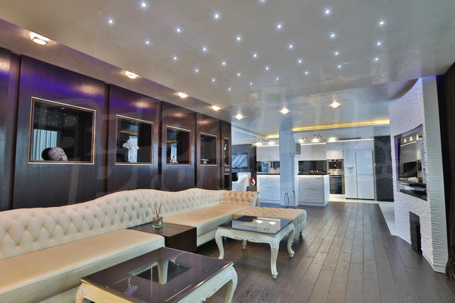 Large 2-level apartment with high-end finishing materials and designer furniture Large 2-level apartment with high-end finishing materials and designer furniture