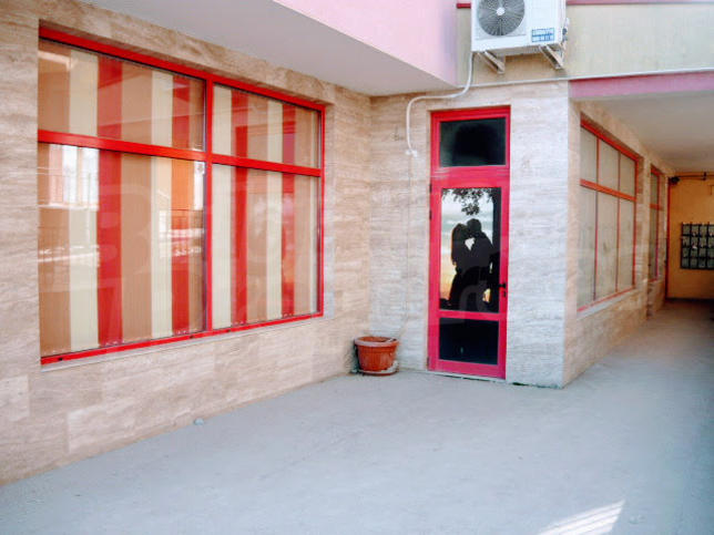 Business property with convenient location to all amenities Business property with convenient location to all amenities