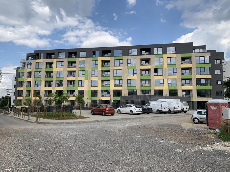 Comfortable and quiet homes with easy communication with central amenities Comfortable and quiet homes with easy communication with central amenities
