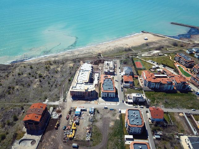 New building with Mediterranean architecture and functionally distributed homes New building with Mediterranean architecture and functionally distributed homes