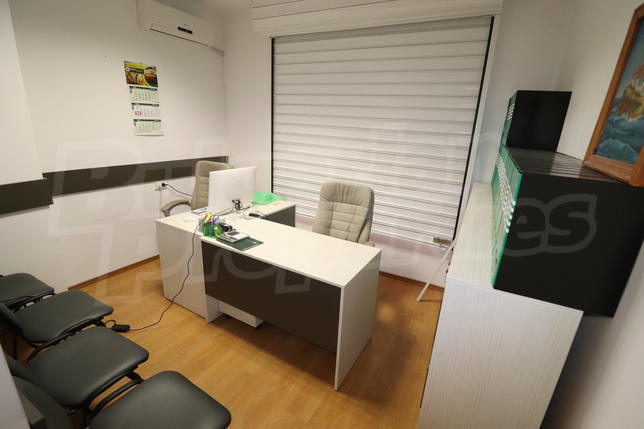 Furnished office on a lively boulevard in the city center Furnished office on a lively boulevard in the city center