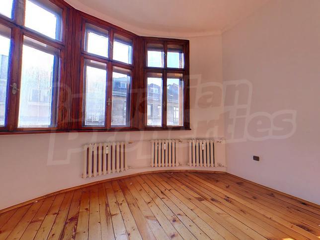 Unique apartment with top location near Vitosha Blvd. and the Courthouse Unique apartment with top location near Vitosha Blvd. and the Courthouse