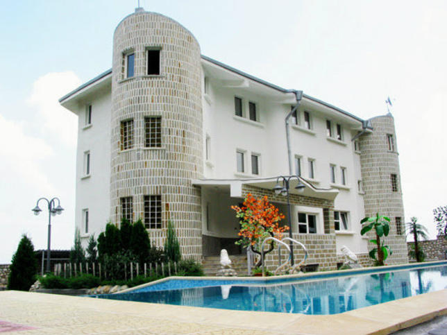 Тwo detached houses glued to each other in modern district in the capital, with beautiful view and many parking spaces Тwo detached houses glued to each other in modern district in the capital, with beautiful view and many parking spaces