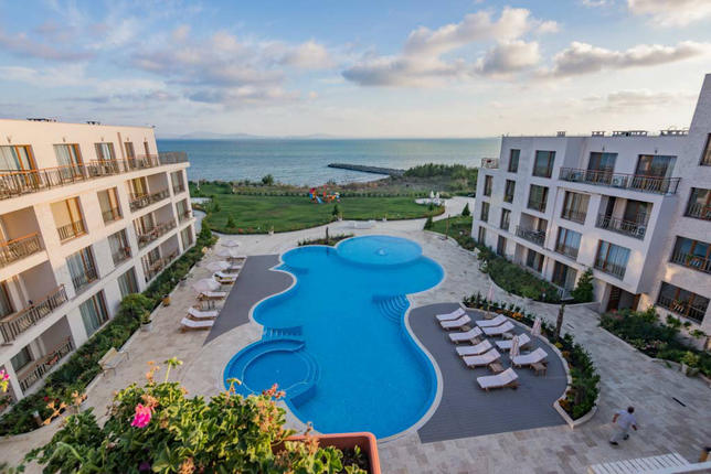 Modern apartments in gated complex with seafront location in Sarafovo Modern apartments in gated complex with seafront location in Sarafovo