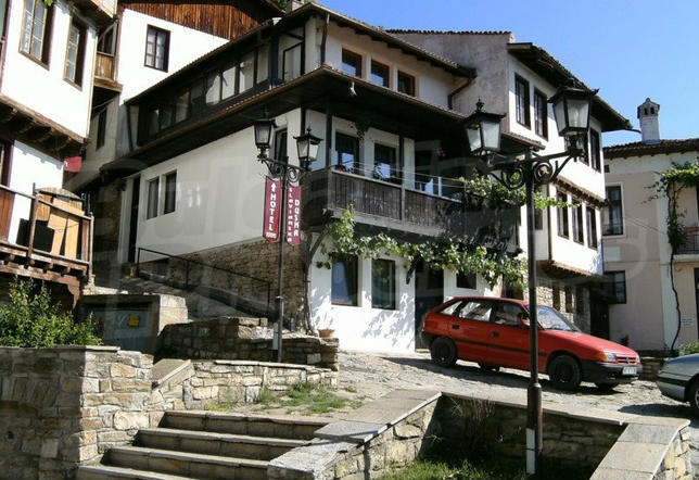 Renovated property in Veliko Tarnovo with great location and a wonderful view of the fortress "Tzarevetz" Renovated property in Veliko Tarnovo with great location and a wonderful view of the fortress "Tzarevetz"