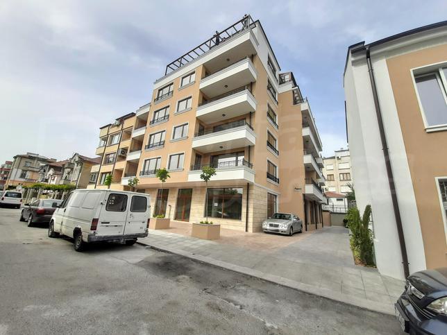 Modern new home with underground parking space 500 m from the Sea Garden Modern new home with underground parking space 500 m from the Sea Garden