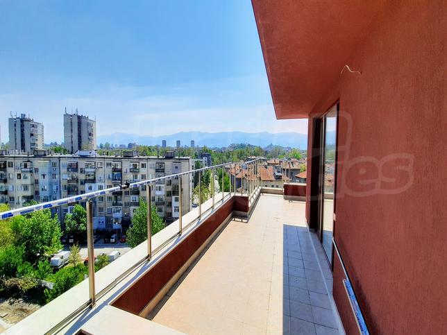New apartment with central location in prestigious gated complex New apartment with central location in prestigious gated complex